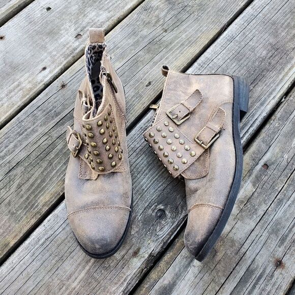 Lucky Brand Dosey Rustic Double Buckle Leather Studded Ankle Boots Booties 7M - Picture 1 of 8